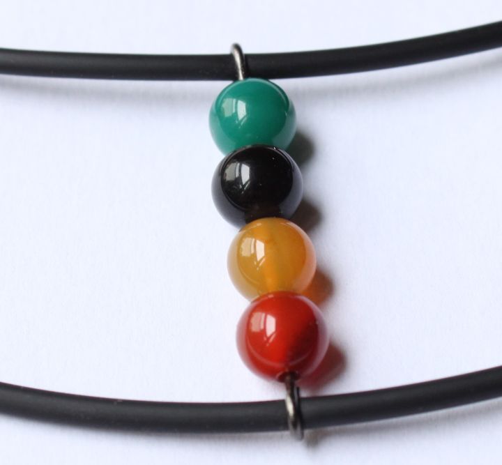 collier noir perles agate couleurs rasta